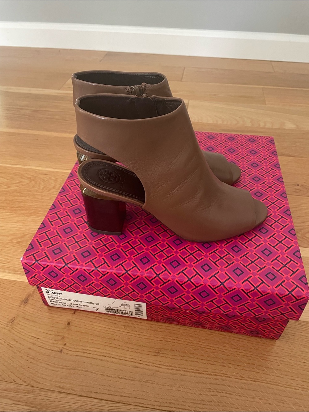 Tory Burch Leather Shoes, Size 7